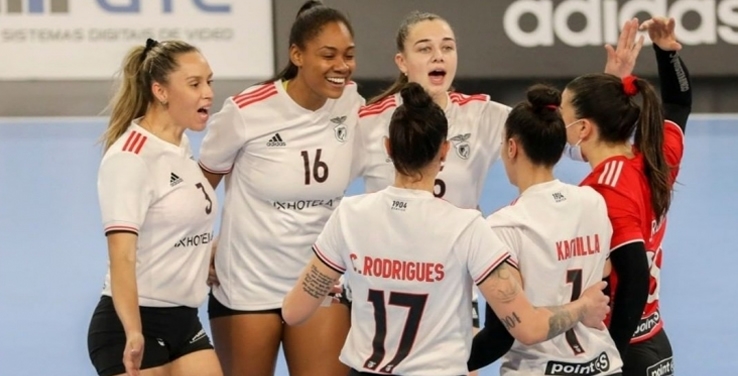 Benfica vence AJM/FC Porto e deixa play-off em aberto